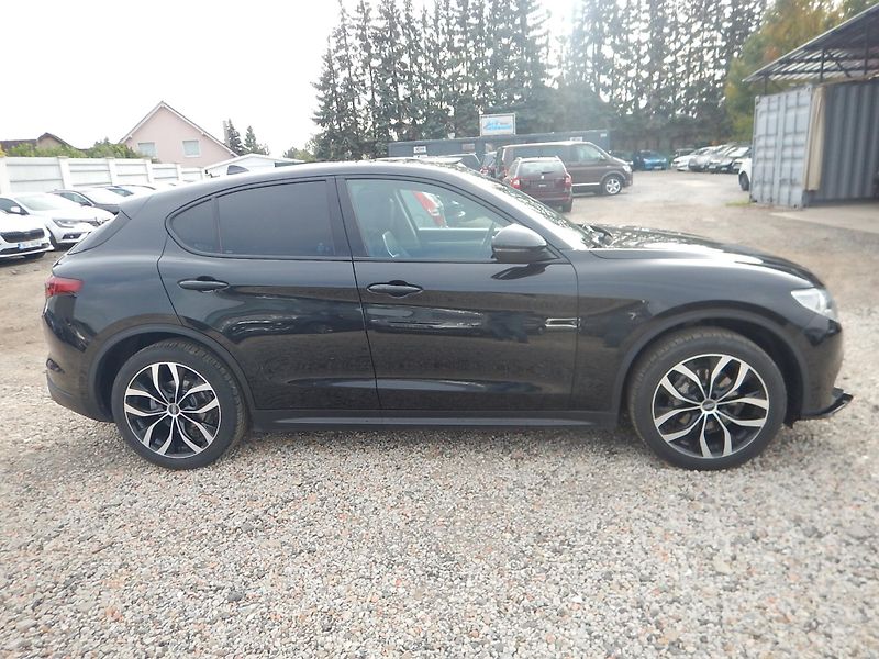 Alfa Romeo Stelvio 2.2 JTD Q4 AUTOMAT - fotka 5 z 27