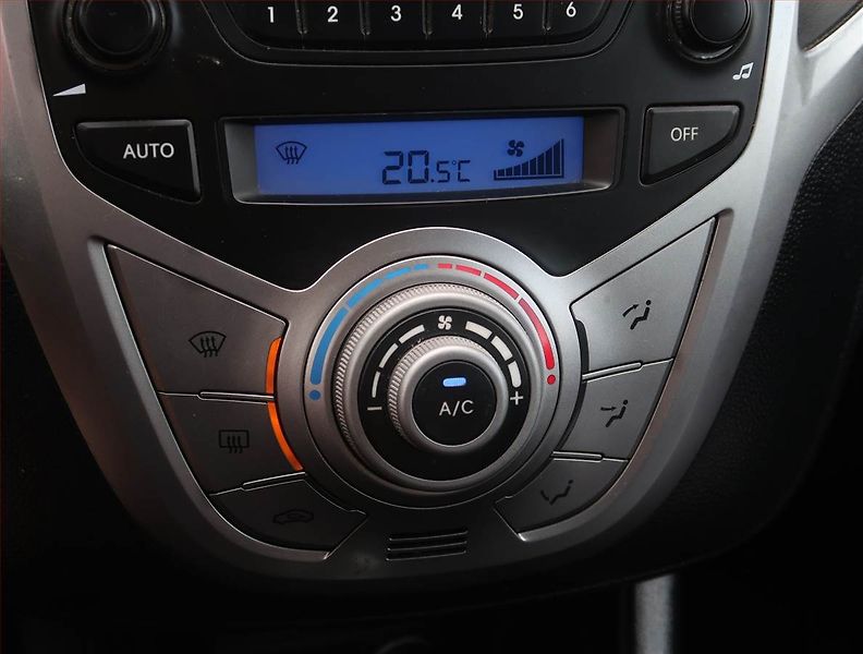 Hyundai ix20 (2011) 1.4 CVVT, Serv.kniha, nová STK - fotka 16 z 17