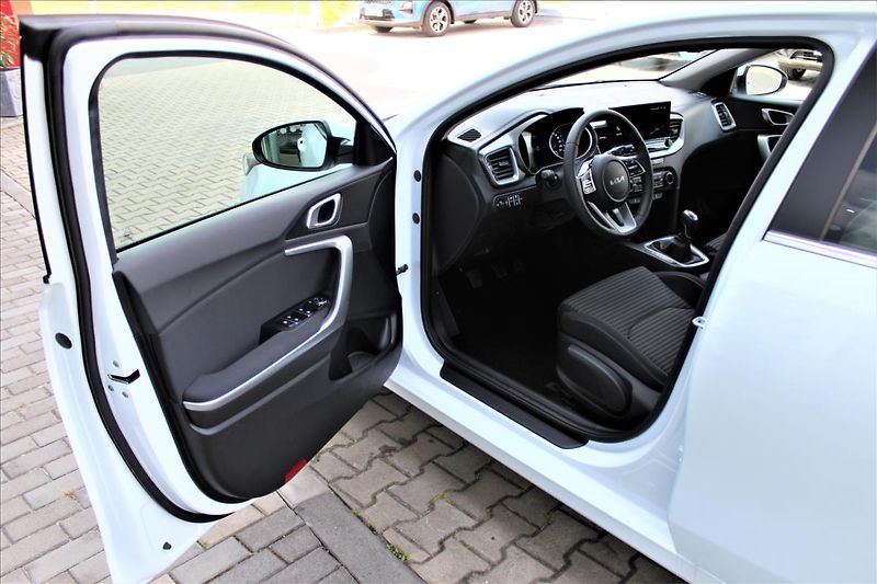 Kia Ceed 1,5 TGDi TOP ZÁRUKA NOVÝ VŮZ - fotka 10 z 12