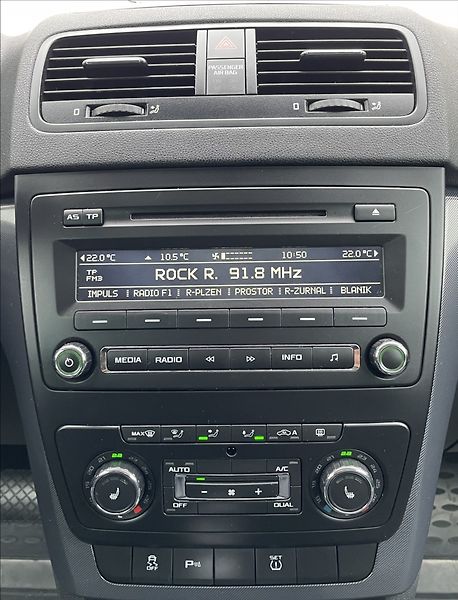 Škoda Yeti 1,4 TSi,90kW,serv.hist.,STK 10 - fotka 15 z 23
