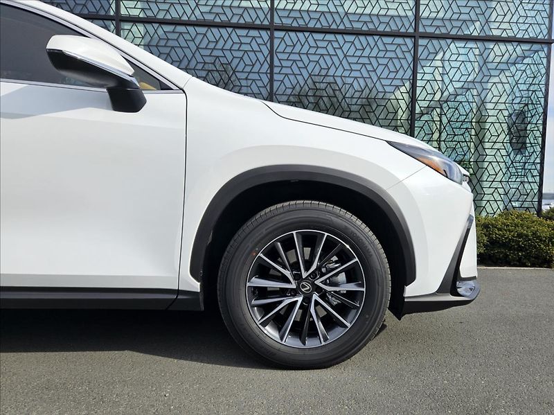 Lexus NX 350h 2,5 Executive - fotka 4 z 9
