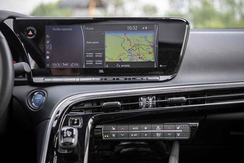 Auto na vodíkový pohon Toyota Mirai druhé generace, 18. května 2023, Ostrava.