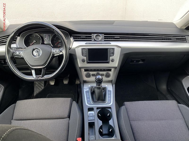 Volkswagen Passat (2015) 2.0 TDi, Comfortline, navi - fotka 8 z 18