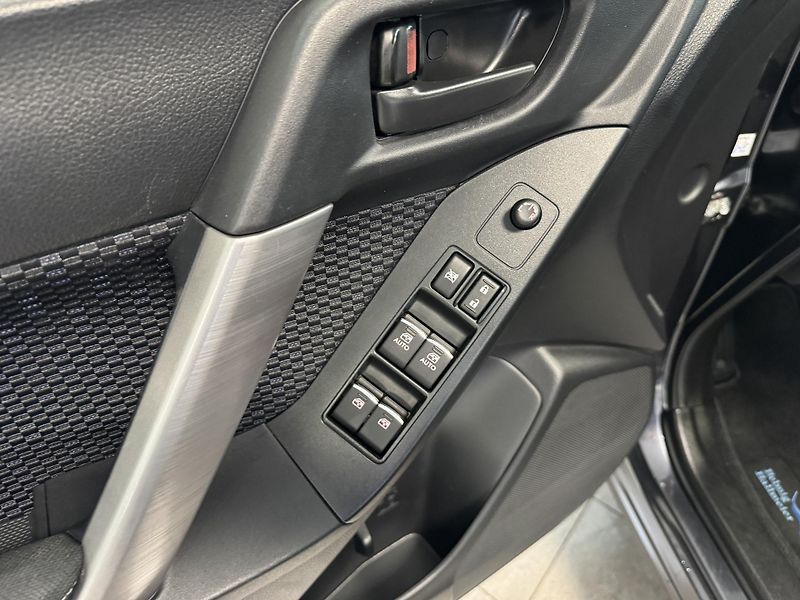 Subaru Forester 2.0i Trend, 6MT - fotka 23 z 45