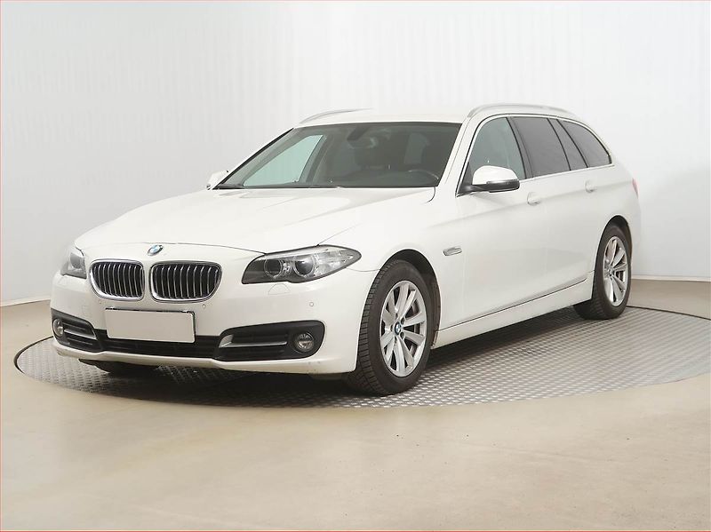 BMW Řada 5 (2015) 520d, Automat, Bi-Xenony - fotka 2 z 18