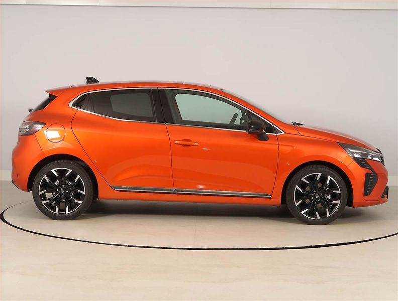 Renault Clio (2025) 1.0 TCe, Navigace, Tempomat - fotka 6 z 19