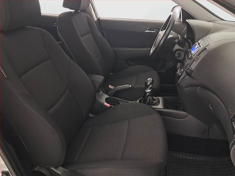 Hyundai i30 (2011) 1.4 CVVT, LPG, ČR,1.maj - fotka 9 z 17