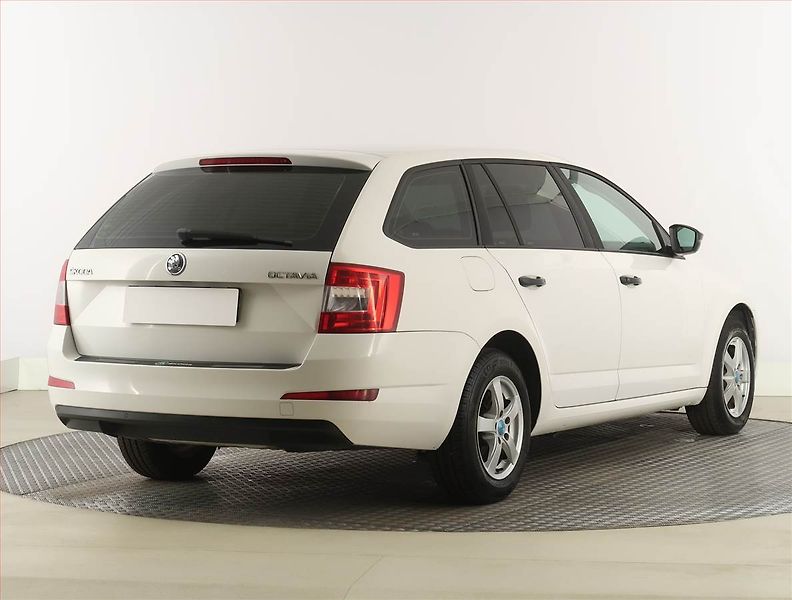 Škoda Octavia (2013) 1.6 TDI, Serv.kniha - fotka 5 z 16