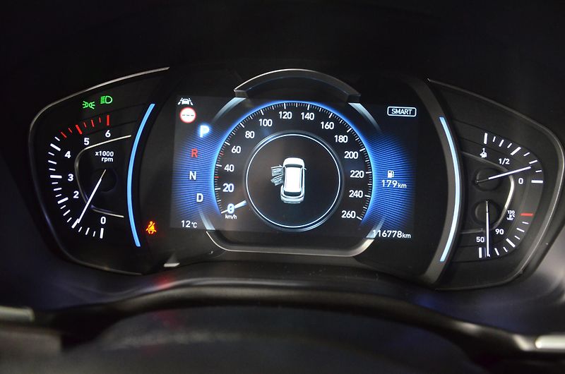 Hyundai Santa Fe (2019) 2.2CRDi 147kw Luxury 4x4 - fotka 14 z 30
