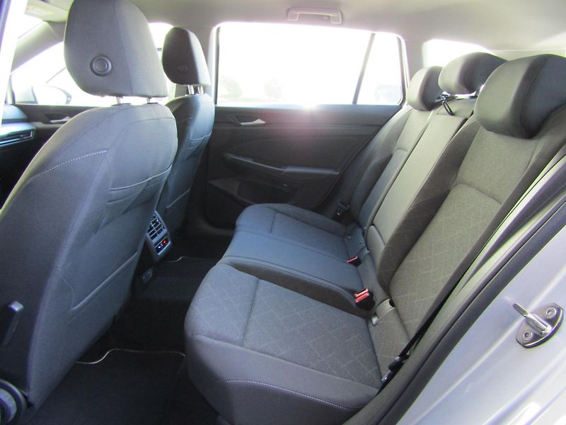 Volkswagen Golf (2022) Variant Life 1,5 TSI - fotka 24 z 29