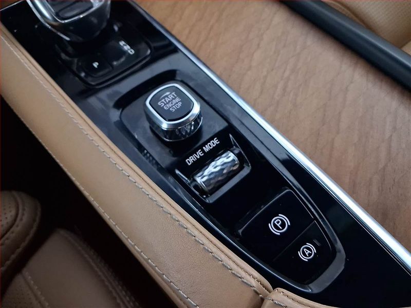 Volvo XC90 (2020) D5 AWD - fotka 20 z 27