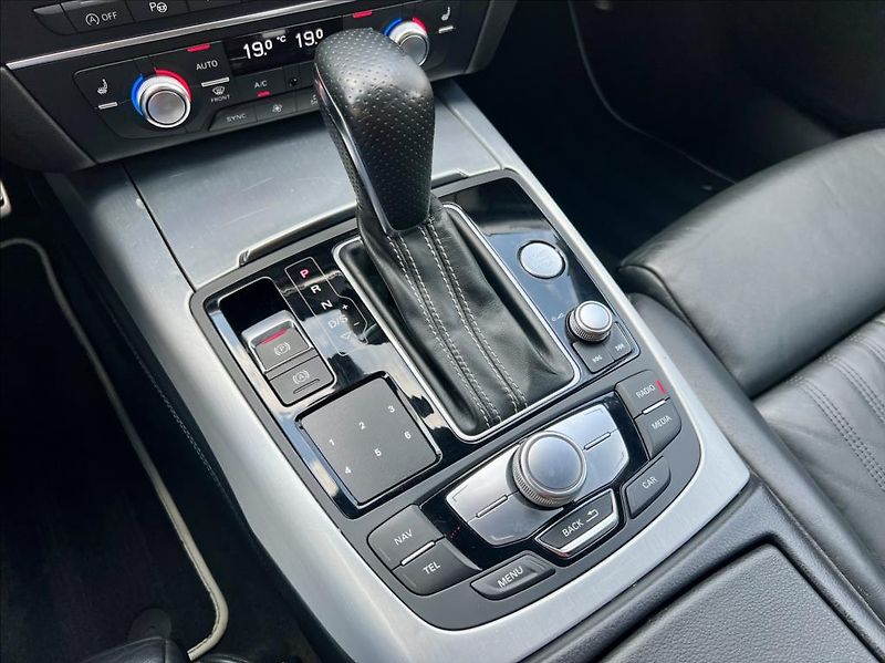 Audi A7 3,0 TDi S-line QUATTRO / LED - fotka 41 z 54