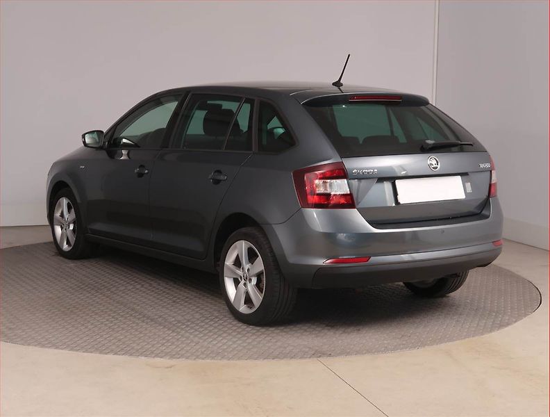 Škoda Rapid (2018) Spaceback 1.4 TDI, Xenony - fotka 4 z 16