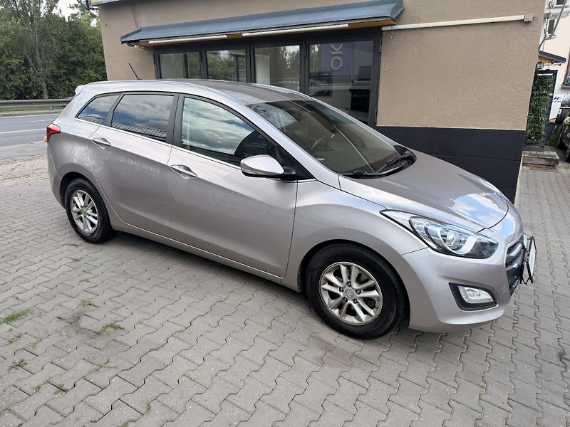 Hyundai i30 (2015) 1.6-NÍZKÁ SPOTŘEBA-AUT-SENZORY - fotka 8 z 29
