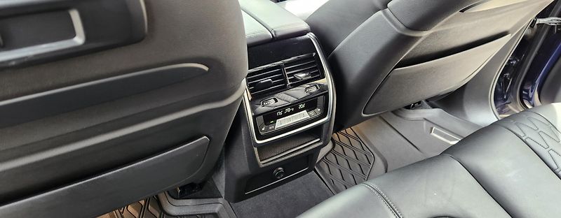 BMW X5 (2020) M50d SERVIS TAŽNÉ ČR IDIVIDUAL - fotka 18 z 48
