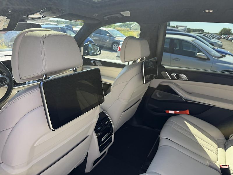 BMW X7 M50d INDIVIDUAL 7 MIST  - fotka 14 z 29