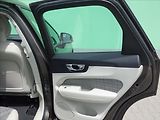 Volvo XC60 2,0 140kW 4x4 MOMENTUM - náhled 31