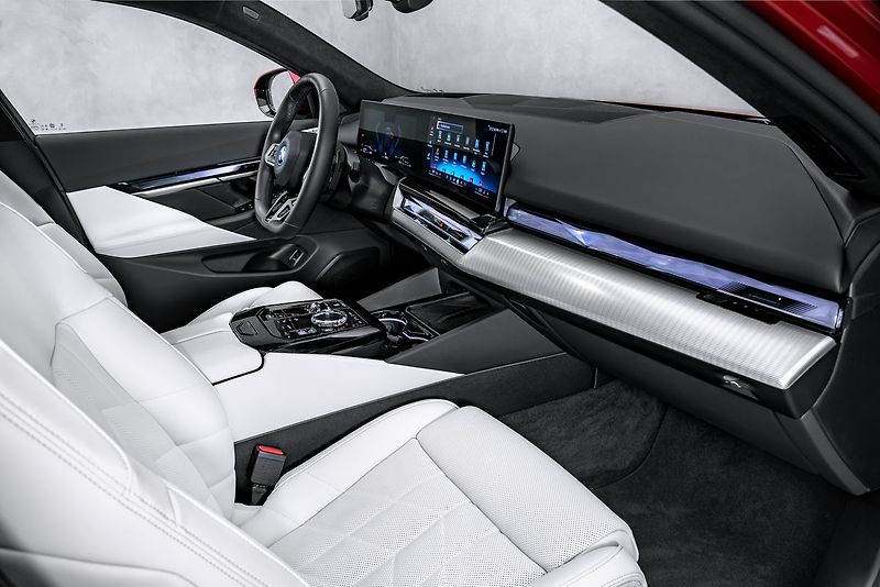 BMW Řada 5 550 e xDrive - fotka 14 z 25