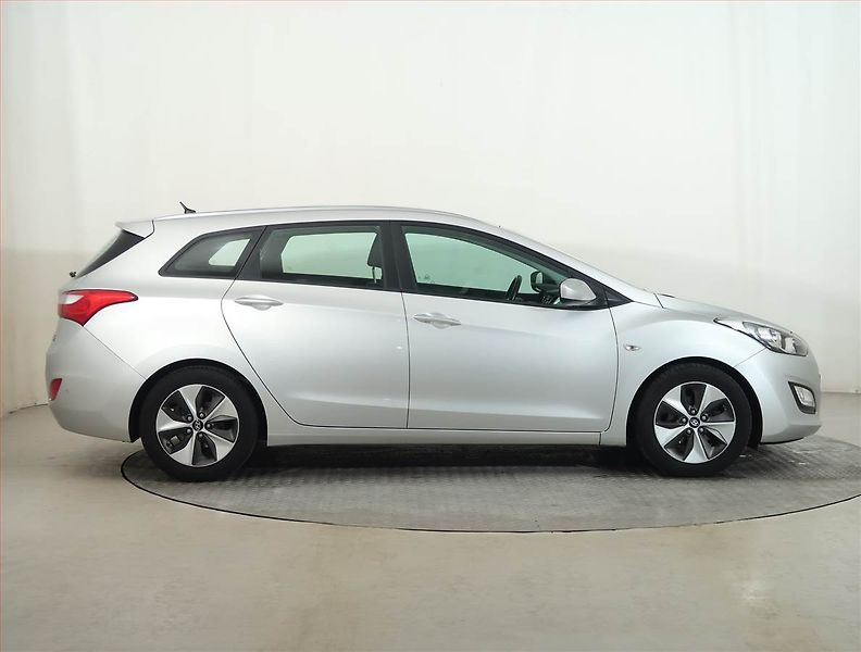 Hyundai i30 (2016) 1.6 GDI, Tempomat - fotka 6 z 13