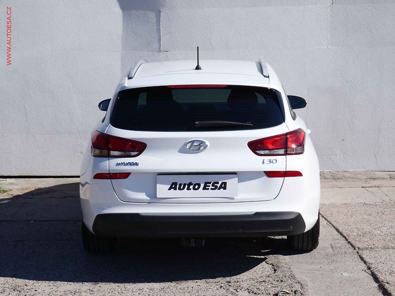 Hyundai i30 (2019) 1.4 T-GDI, ČR, AC, temp - fotka 5 z 14