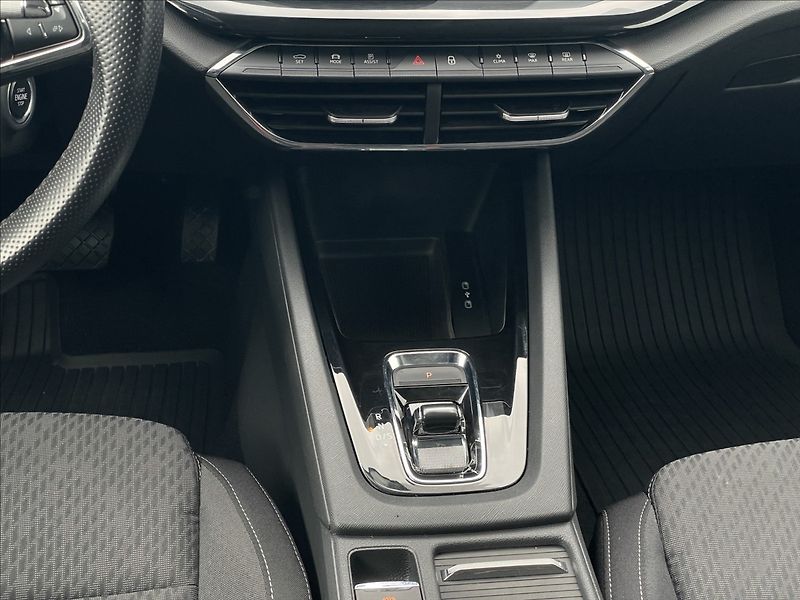 Škoda Octavia 2,0 TDI DSG Combi Style TAŽNÉ - fotka 13 z 23