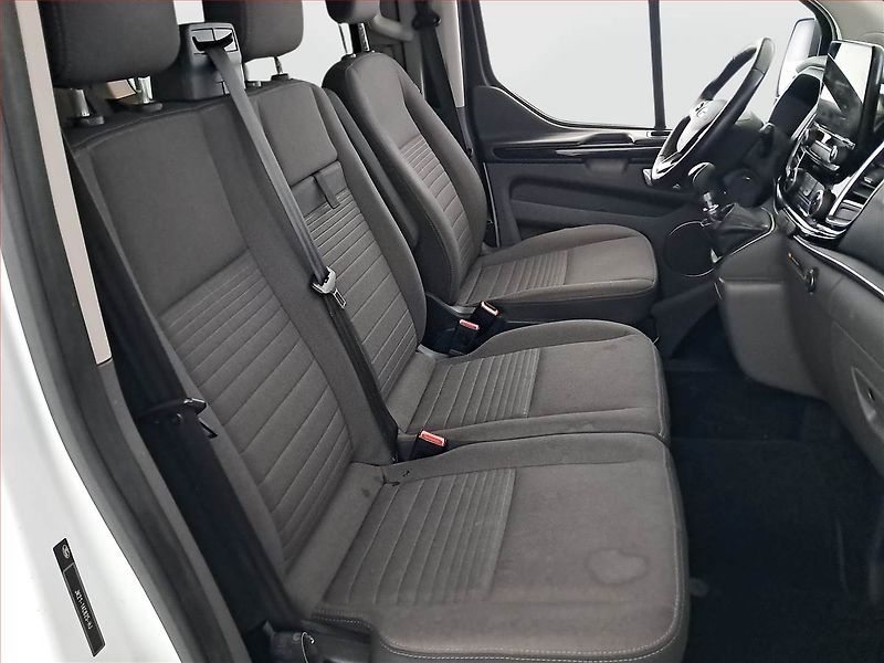 Ford Tourneo Custom (2018) Titanium 2.0 EcoBlue, ČR - fotka 9 z 17