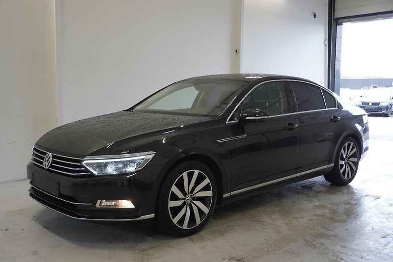 Volkswagen Passat 2,0 TSI 162kW DIGITAL, AUTOMAT - fotka 1 z 28