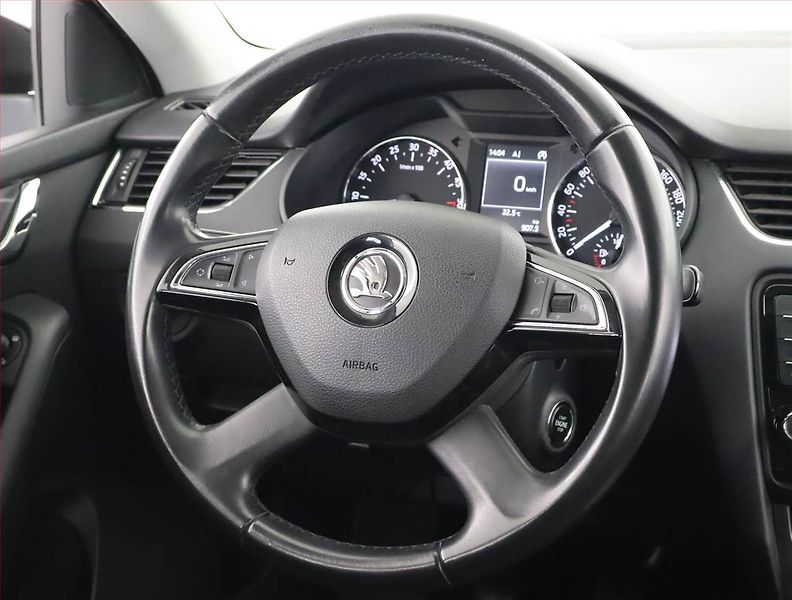 Škoda Octavia (2014) Elegance 1.6 TDI, Navi, Xenony - fotka 16 z 23