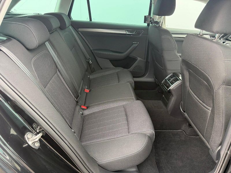 Škoda Superb (2023) 2.0 TDI 110kW DSG Style Plus - fotka 25 z 35