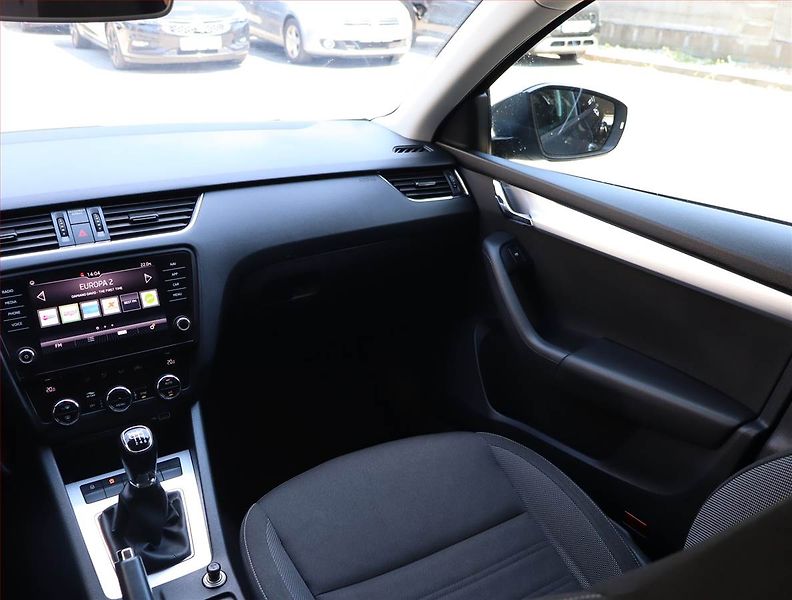 Škoda Octavia (2018) 1.0 TSI, Navi, Tempomat - fotka 8 z 23