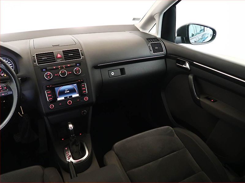 Volkswagen Touran (2014) 2.0 TDI, Automat, 7 míst - fotka 8 z 18