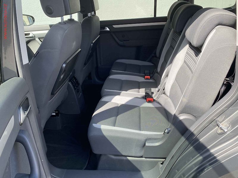 Volkswagen Touran (2013) 2.0 TDi, Life, TZ - fotka 10 z 15