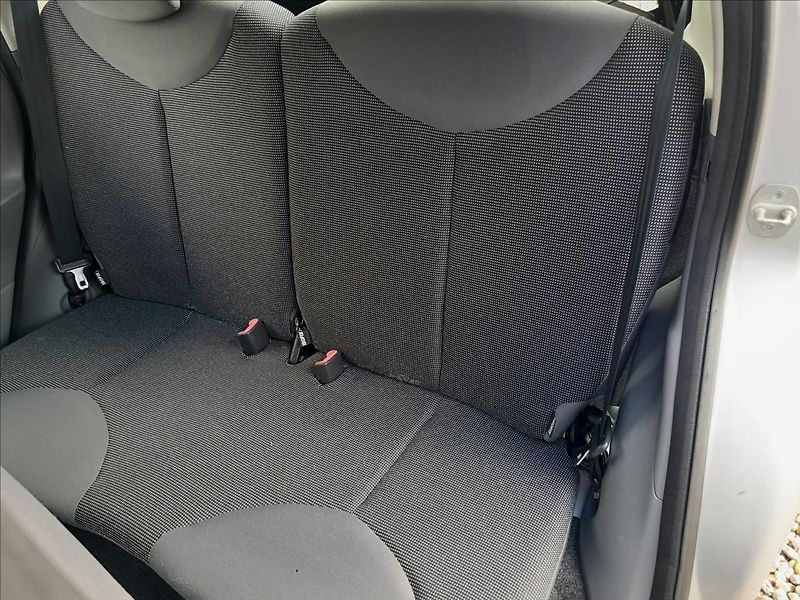 Peugeot 107 1,0i 50kW AUTOMAT - fotka 20 z 38