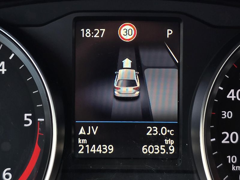 Volkswagen Passat DSG 2,0TDI BUSINESS NAVI - DPH - fotka 21 z 35