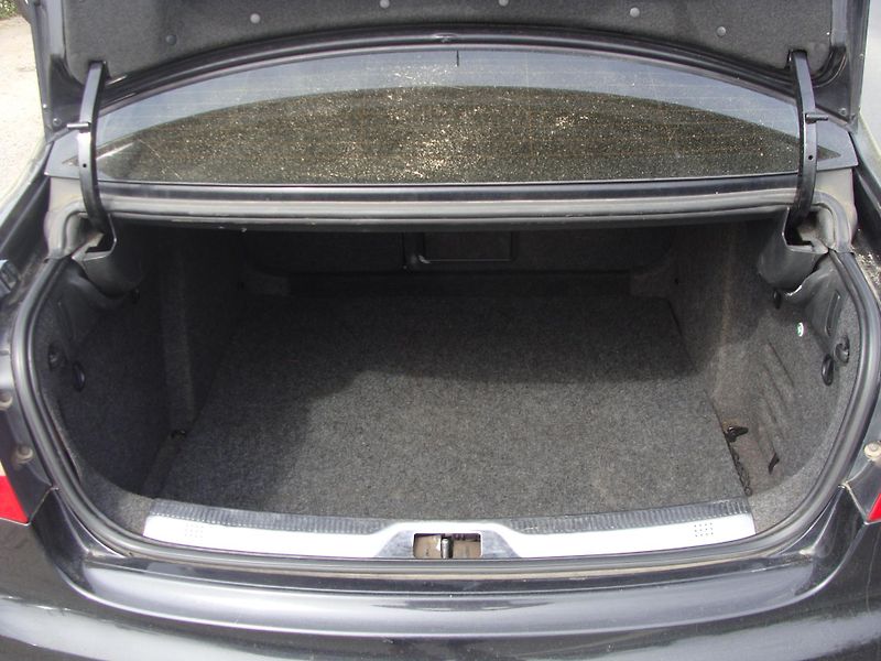 Škoda Superb 2.0 TDi, 125 kW, tažné, klima - fotka 12 z 30