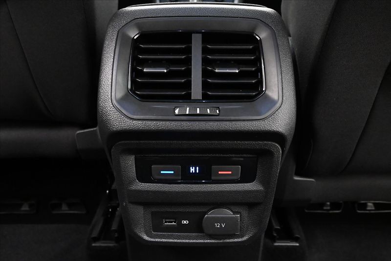 Volkswagen Tiguan 2,0 TDI 110 kW DSG iQ.DRIVE Zá - fotka 21 z 30