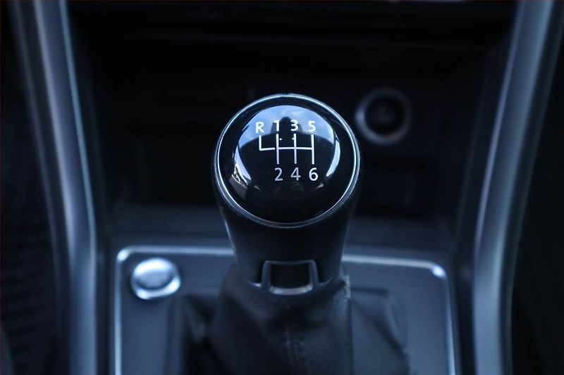 Volkswagen Touran (2017) 1.6 TDI, Serv.kniha, Tempomat - fotka 21 z 23