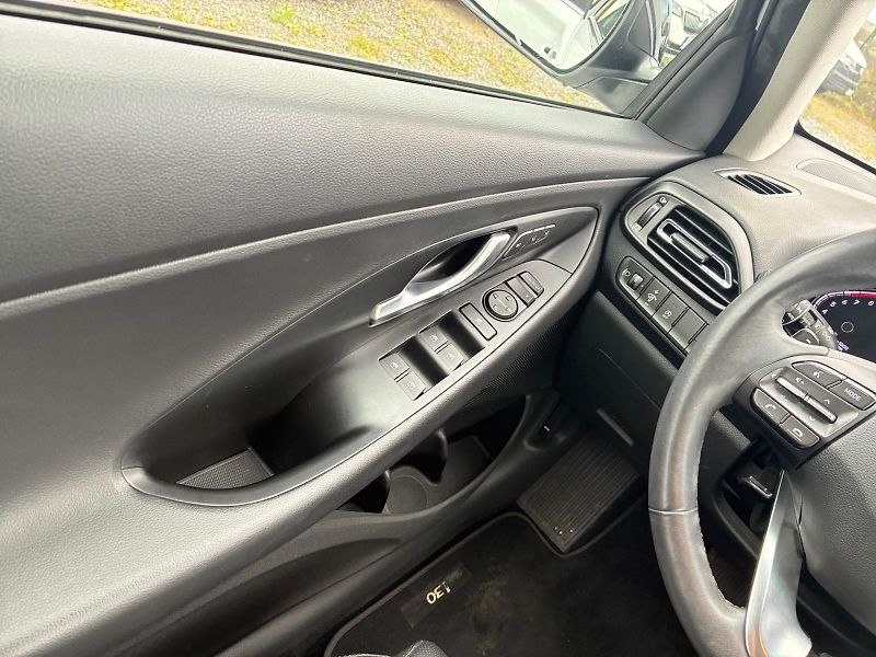 Hyundai i30 (2021) STYLE 1.5T-GDI HYBDID 118kW CZ - fotka 11 z 11