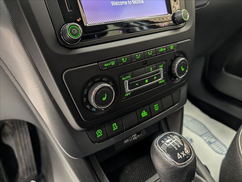 Škoda Yeti 2.0 TDI 4X4 ELEGANCE - fotka 19 z 29