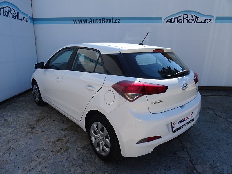 Hyundai i20 (2016) 1.2i,1maj,S.kniha,klima - fotka 3 z 21