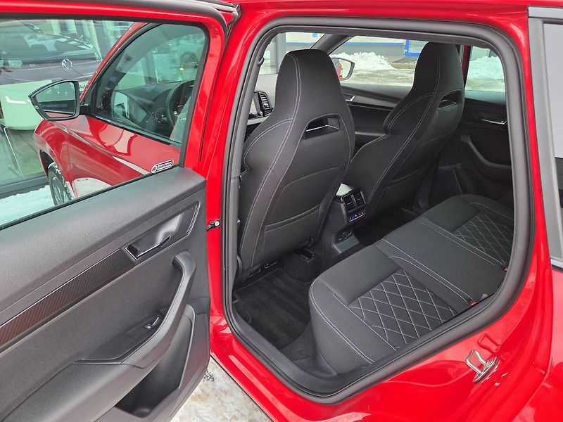 Škoda Karoq Sportline 1.5 TSI DSG tažné - fotka 35 z 45