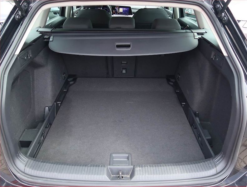 Volkswagen Golf (2023) Life 1.5 TSI, Serv.kniha, Navi - fotka 14 z 16