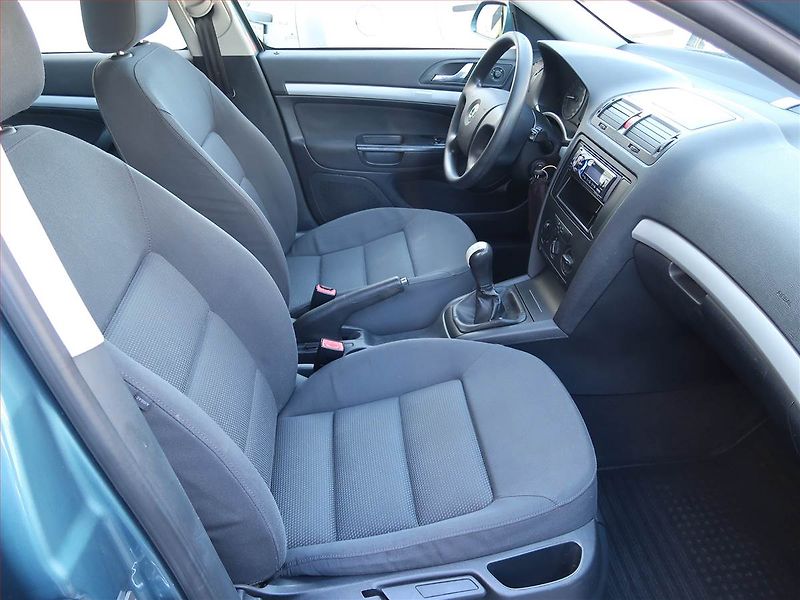 Škoda Octavia (2004) 1.6, nová STK, udržované - fotka 9 z 15