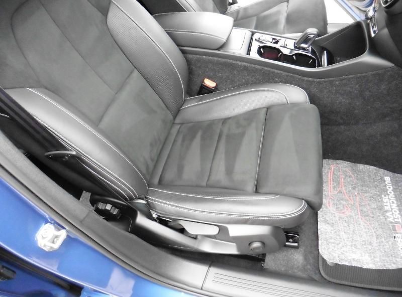 Volvo XC40 1,5 T3 R-Design 120kW A/T, nov - fotka 17 z 19