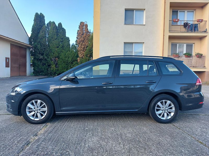 Volkswagen Golf 1,6 TDi 85kw Comfortline ACC - fotka 4 z 18