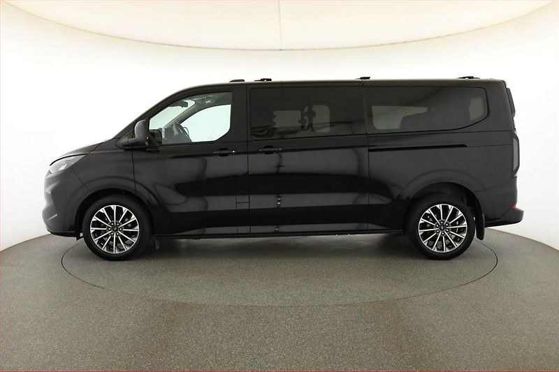 Ford Tourneo Custom (2025) 2.0 EcoBlue, TITANIUM, 4x4 - fotka 3 z 19
