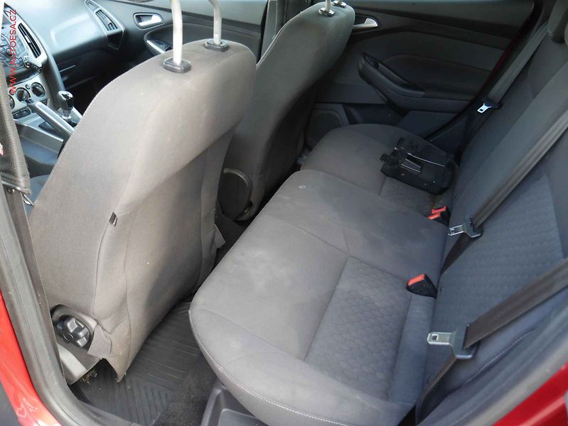 Ford Focus (2013) 1.0 EB, AC, park.asist - fotka 10 z 17