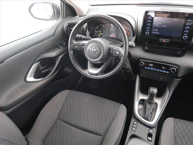Toyota Yaris (2022) 1.5 VVT-i Hybrid, Automat - fotka 7 z 19