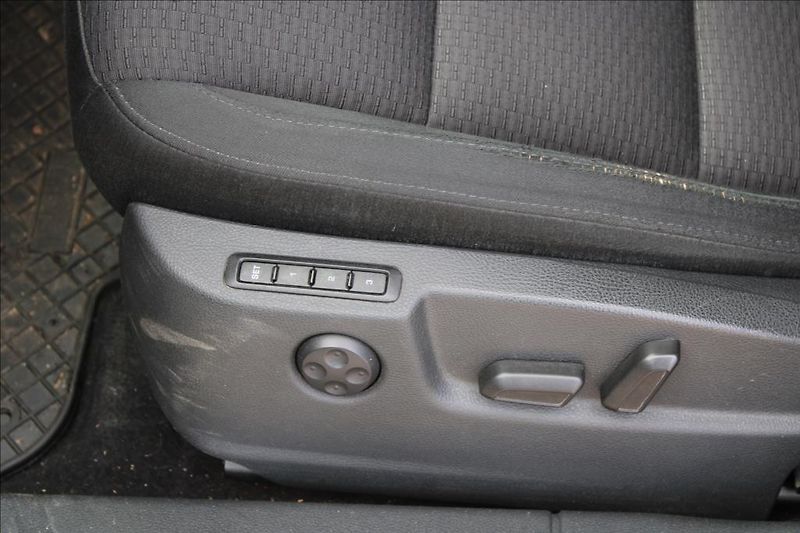 Škoda Superb 2,0 TDi  4 x 4, DIG.KLIMA, ČR - fotka 16 z 38