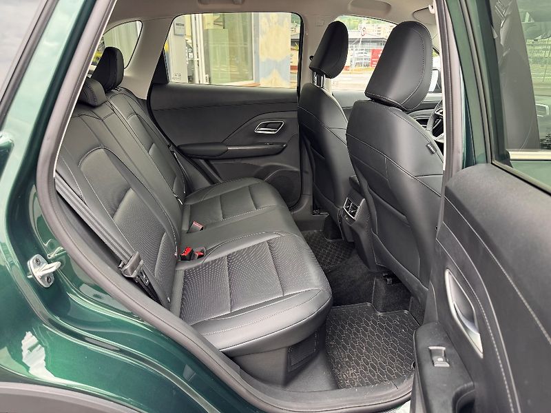 MG ZS (2026) 1,5l Hybrid + (197k) Exclusive - fotka 36 z 39